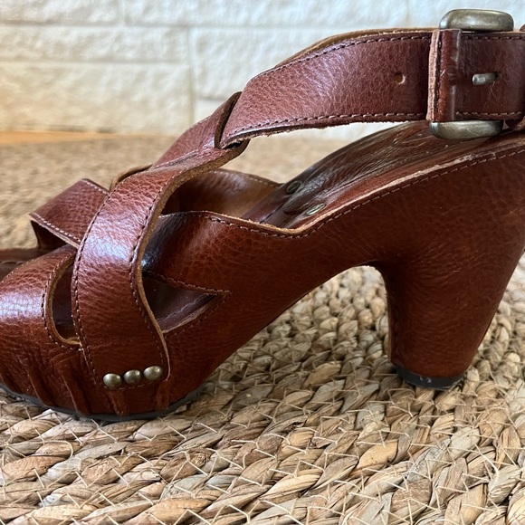 Frye Reese low ankle sandals. Sz 8. Like new - Picture 4 of 10